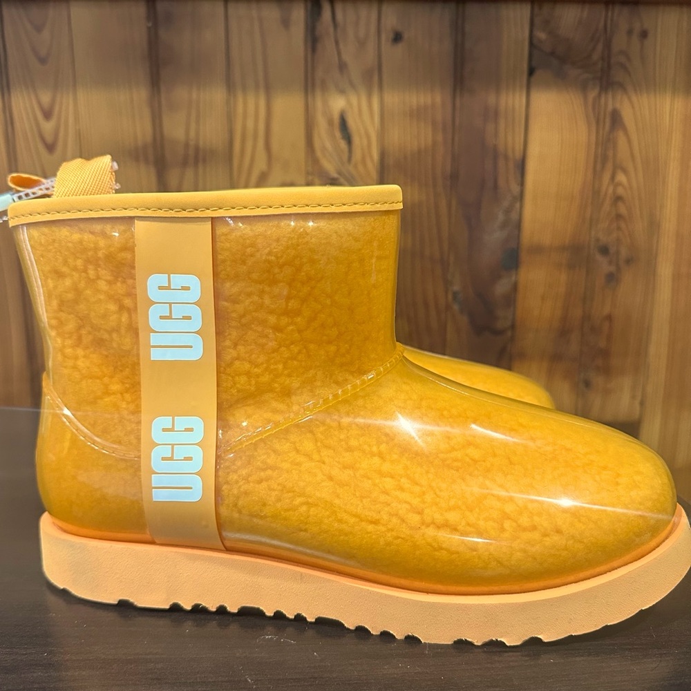 Ugg Womens Classic Clear Mini  Waterproof Cold Weather Winter Boots